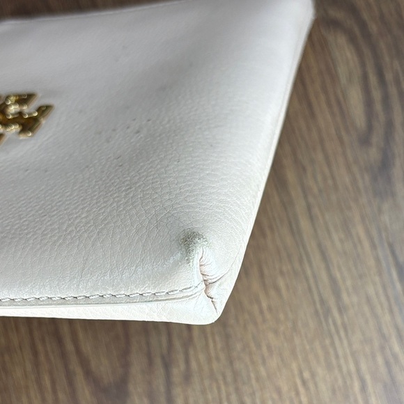 🔥🔥🔥Tory Burch Soft Peach Wristlet with Gold Logo🔥🔥🔥 - Picture 12 of 13